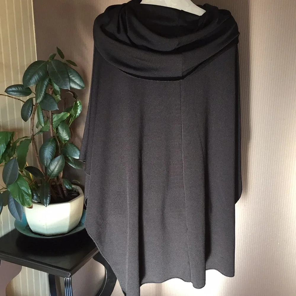 Black poncho shale‎ cowl neck os